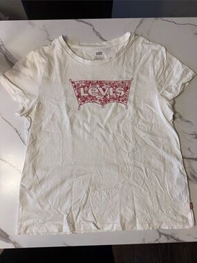 Levi's White Short-Sleeve Graphic Tee with Red Logo